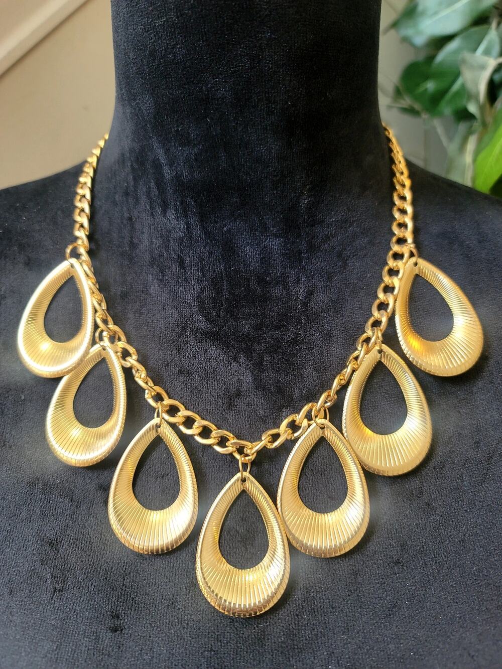 Gold Tone Teardrop Statement Necklace & Earrings Set Chunky Chain Bib Fashion